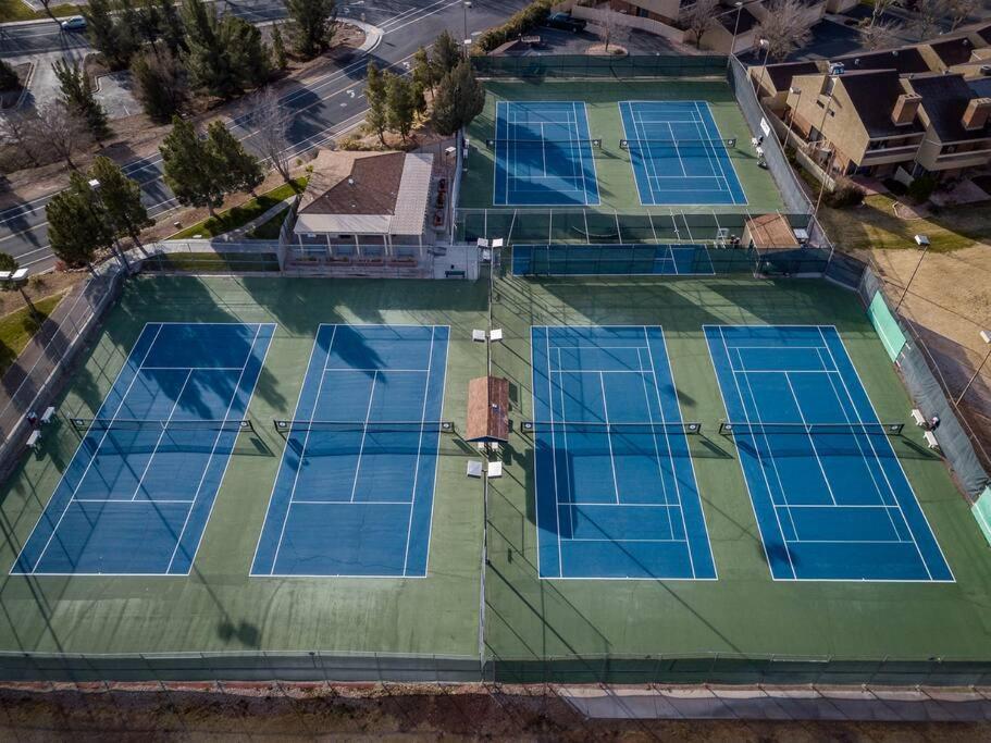 Villa 18 - 4 Bedroom! Year Round Heated Pool & Hot Tub! Games! Golf! Tennis! เซนต์ จอร์จ ภายนอก รูปภาพ